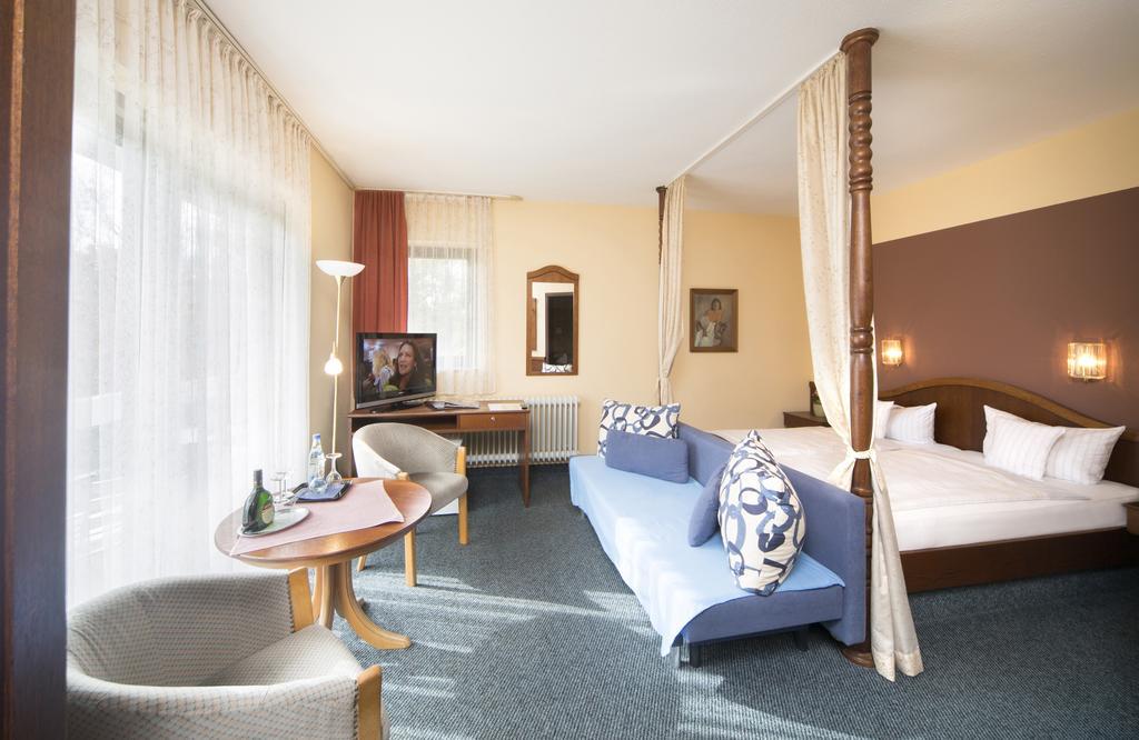 Reichels Parkhotel Бад Виндсхайм Екстериор снимка